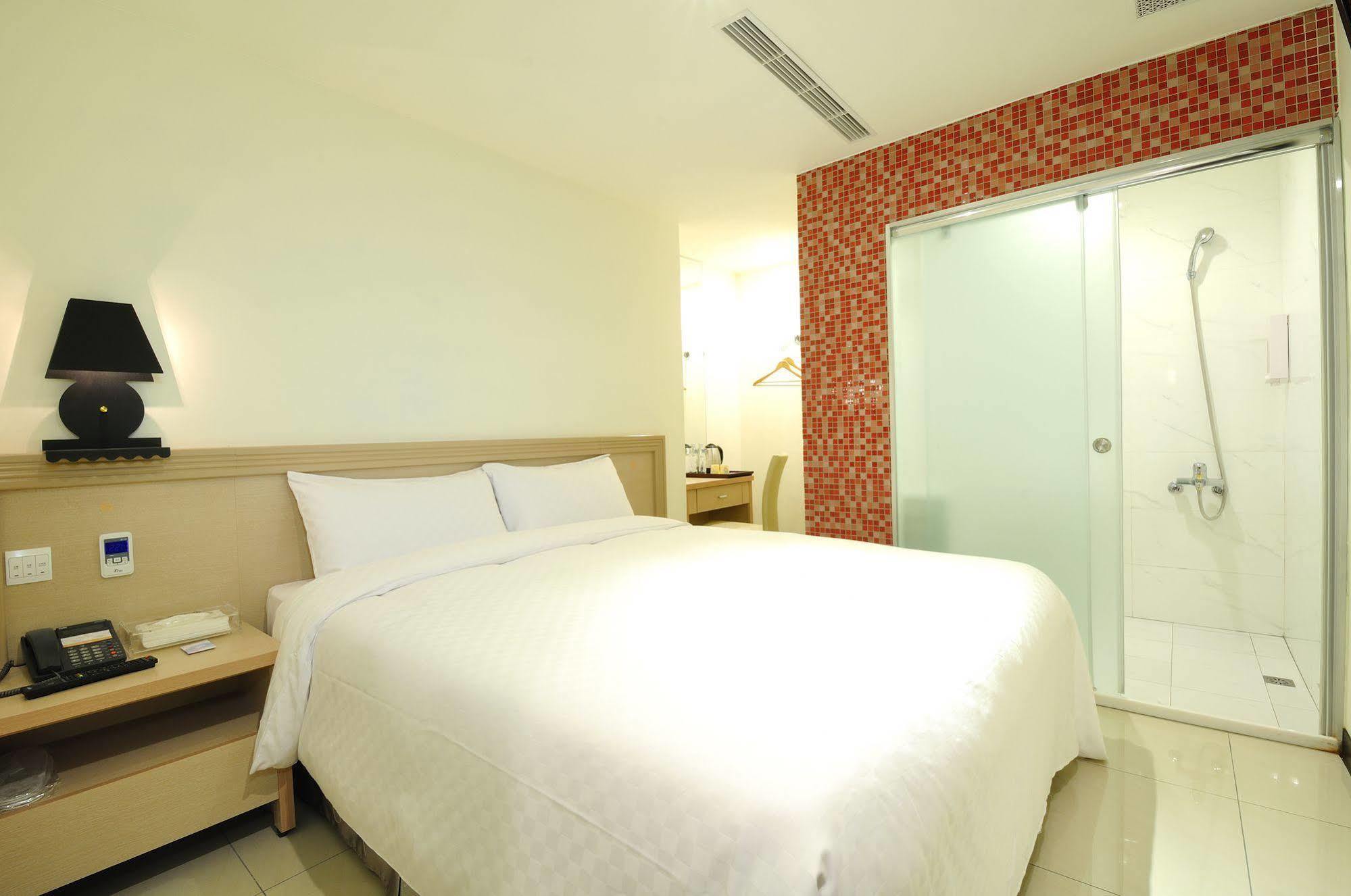 Bravo Hotel Тайчжун Екстер'єр фото